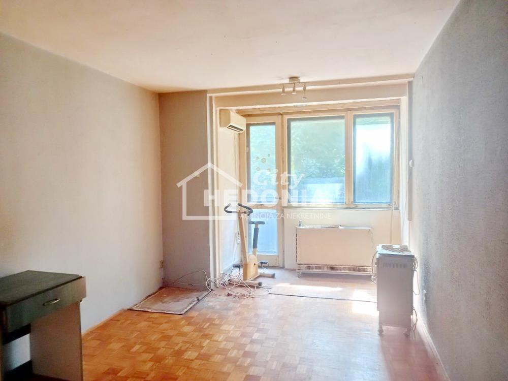 Zemun polje, 1.5 i pripad.garsonjera 27m2 ID#9553 75.000 €