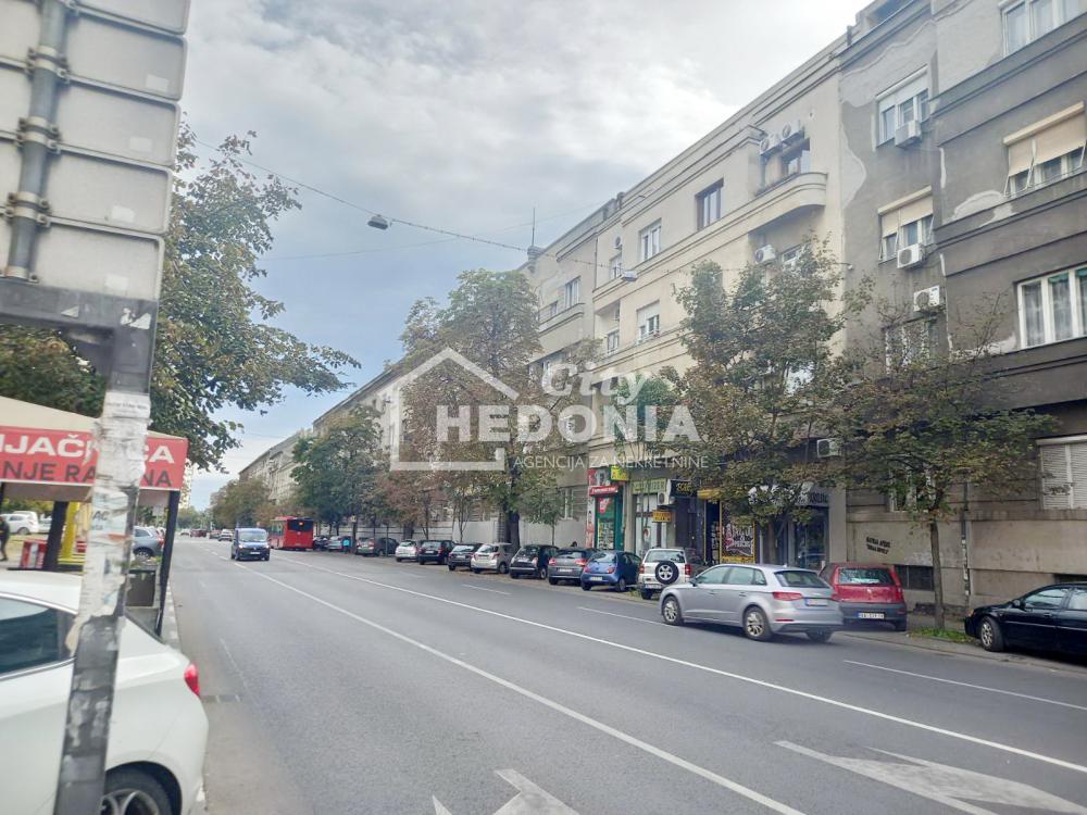 Zemun centar, Karađorđev trg, 3.0 salonac ID#9633 175.000 €